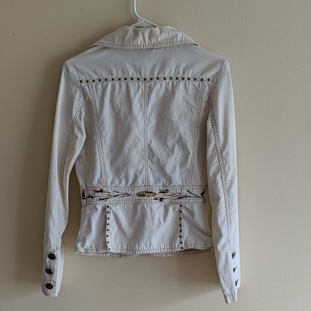 Blazer - Picture 2 of 2